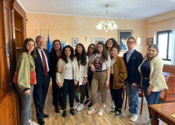 Gli studenti della classe 5^D del Liceo Classico “Pitagora” di Crotone ricevuti dal Prefetto Fernando Guida